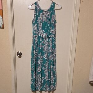 Long Green With White Flowers